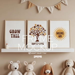 Pode incluir: Três impressões de arte emolduradas com citações inspiradoras e um desenho de árvore. A primeira impressão diz "GROW TALL", a segunda tem uma árvore com as palavras "ROOTED LOVE", e a terceira diz "SHINE ON". As molduras são de madeira clara.