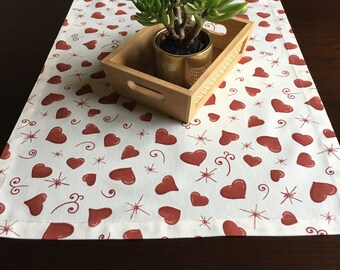 Stoff-Tischläufer Mitteldecke bis 4,2 m lang groß 40cm breit | Canvas Baumwolle | Farbe: weiß rot | Herz und Schnörkel
