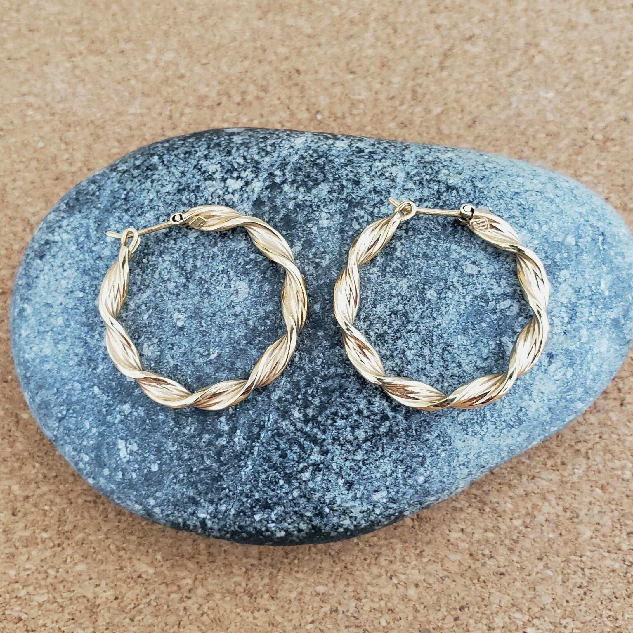 9 Kt Gelbgold 20 Mm Verdrehte Kreolische Reifen Ohrringe