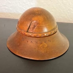 Fantastische antieke handgesneden houten souvenirinktput uit Bielsko, Polen