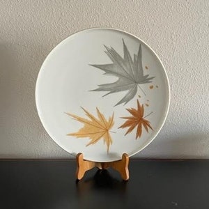 Fantastischer Vintage MCM 1950er Jahre Ben Seibel Informeller Irokesen Erntezeit Speiseteller mit Herbstlaub