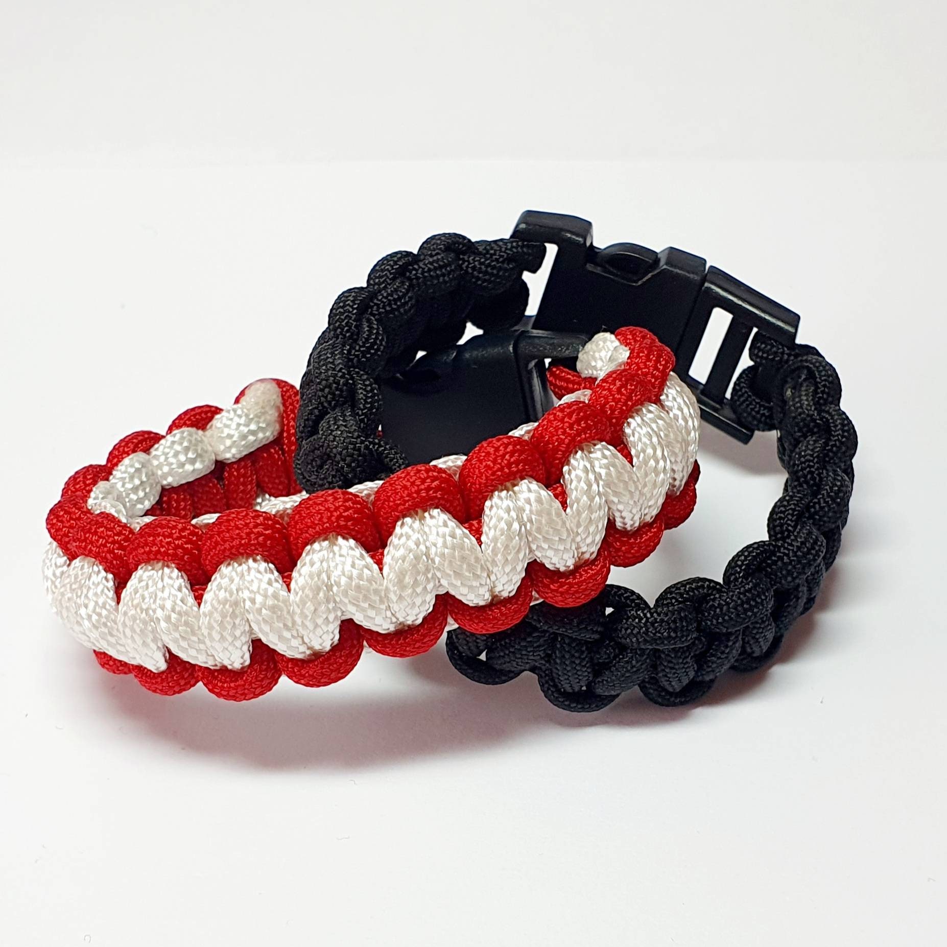 Red and black paracord bracelet clearance