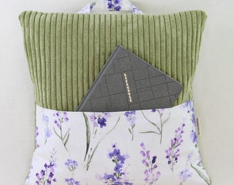 Lesekissen Tragekissen Kissen mit Tasche aus Cordstoff hellgrün Motiv Lavendel für Buch, E-Reader oder Tablet
