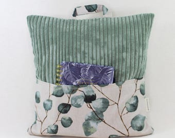 Lesekissen Tragekissen Kissen mit Tasche aus Cordstoff hellgrün Motiv Eukalyptusblätter für Buch, E-Reader oder Tablet