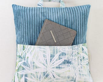 Lesekissen Tragekissen Kissen mit Tasche aus Cordstoff mintblau Motiv Blätter für Buch, E-Reader oder Tablet