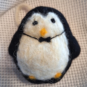 Sabonete feltrado feito de óleos vegetais, motivo pinguim