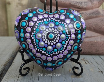 Pierre de coeur de mandala faite à la main avec art de point - points - pierre de méditation - cadeau spirituel - violet - rose - turquoise - bleu