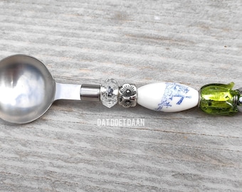 Sugar spoon Holland -  stainless steel - delft blue ceramic/porcelain beads - glass tulip, silver colored spacer beads - apple lime green