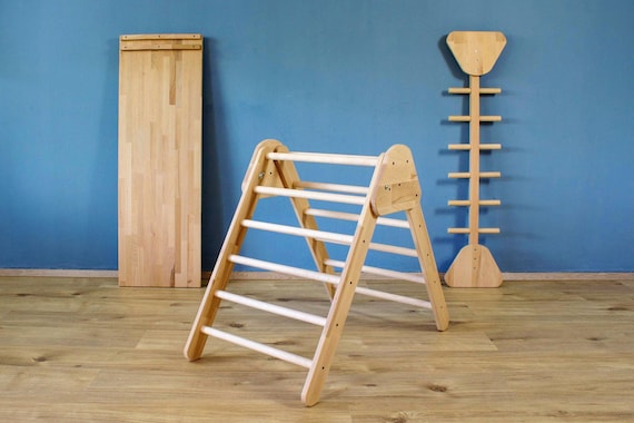 Kletterdreieck mit Rutsche, Hühnerleiter und Sprossenbaum