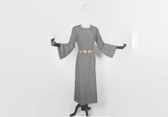 Vintage ladies bell sleeves daisy prints long dres