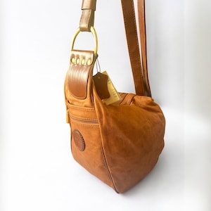 VALENTINO DI PAOLO vintage Deadstock Frau aus braunem Leder Zwei-Wege-Tasche, Rucksack und Umhängetasche.