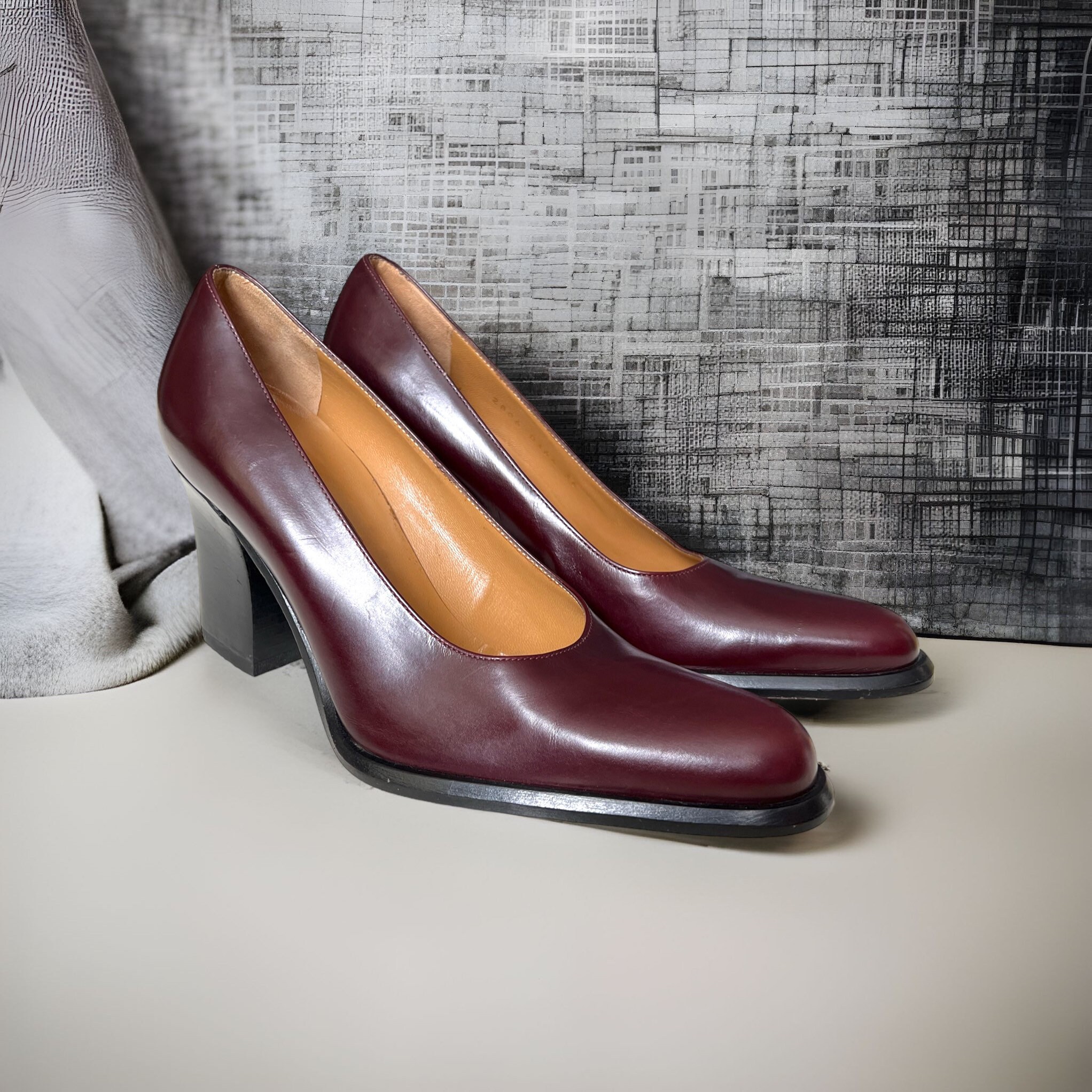 Sergio Rossi バーガンディ オープントゥ ハイヒール Sergio Rossi Burgundy Leather Pumps With Black Wooden Heel (EU 36