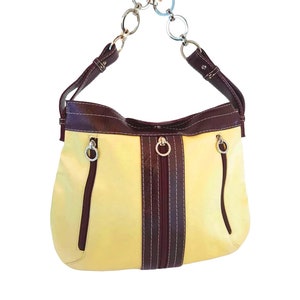 Bolso de mano REDWALL vintage de piel charol burdeos y tejido amarillo con cadena mediana, bolso de diseño vintage italiano.