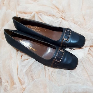 SALVATORE FERRAGAMO ladies brown leather pumps shoes, woman designer shoes. Size 40, us 9, uk 7.