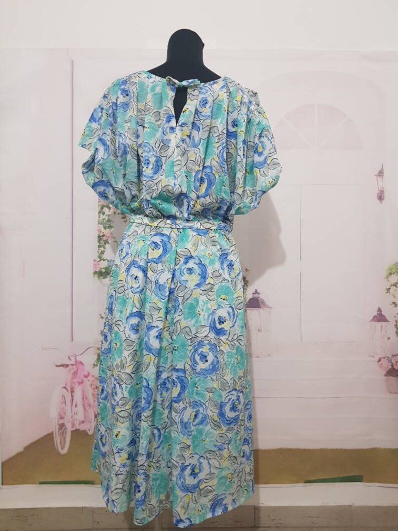 Day dress Sun dress. Ladies 50/'s floral design novelty print baby blue blue roses ruffle matching belt dropped sleeve dress