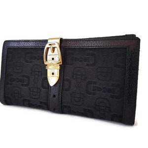 Cartera GUCCI vintage grande con hebilla dorada y logotipo para tarjetas de crédito, diseño italiano.