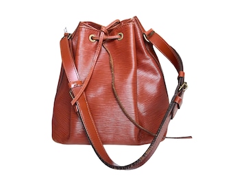 ルイヴィトン プチノエ ヴィンテージ エピレザー バケット型 デザイナーズバッグ。