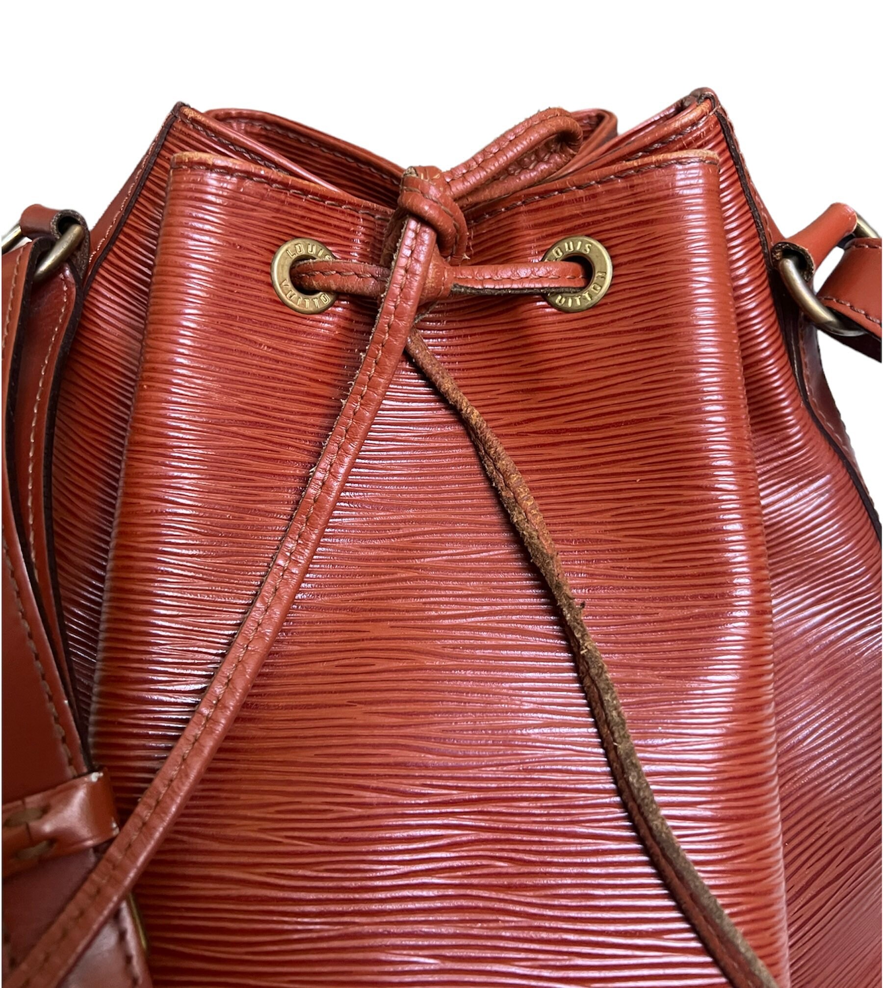 LOUIS VUITTON Petit Noe Vintage Epi Leather Bucket Style Designer 