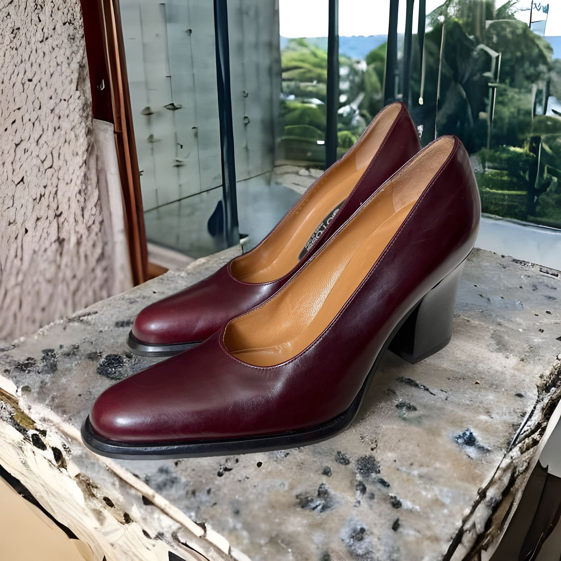 Sergio Rossi Burgundy Leather Pumps With Black Wooden Heel (EU 36