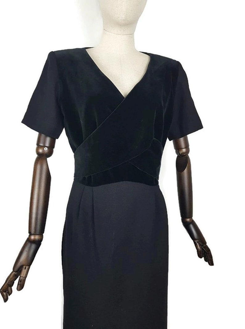 Vintage 70's Italian designer wool and velvet dress Uno and Una classy black dress. M. Italian Couture coctail dress. image 8