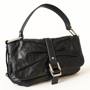 COCCINELLE y2k vintage shiny leather shoulder bag. medium size.