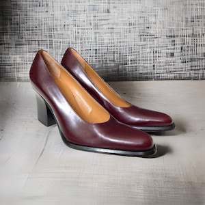 SERGIO ROSSI burgundy and black block wooden heel woman pumps. Size us 7, uk 3.5, eu 36.