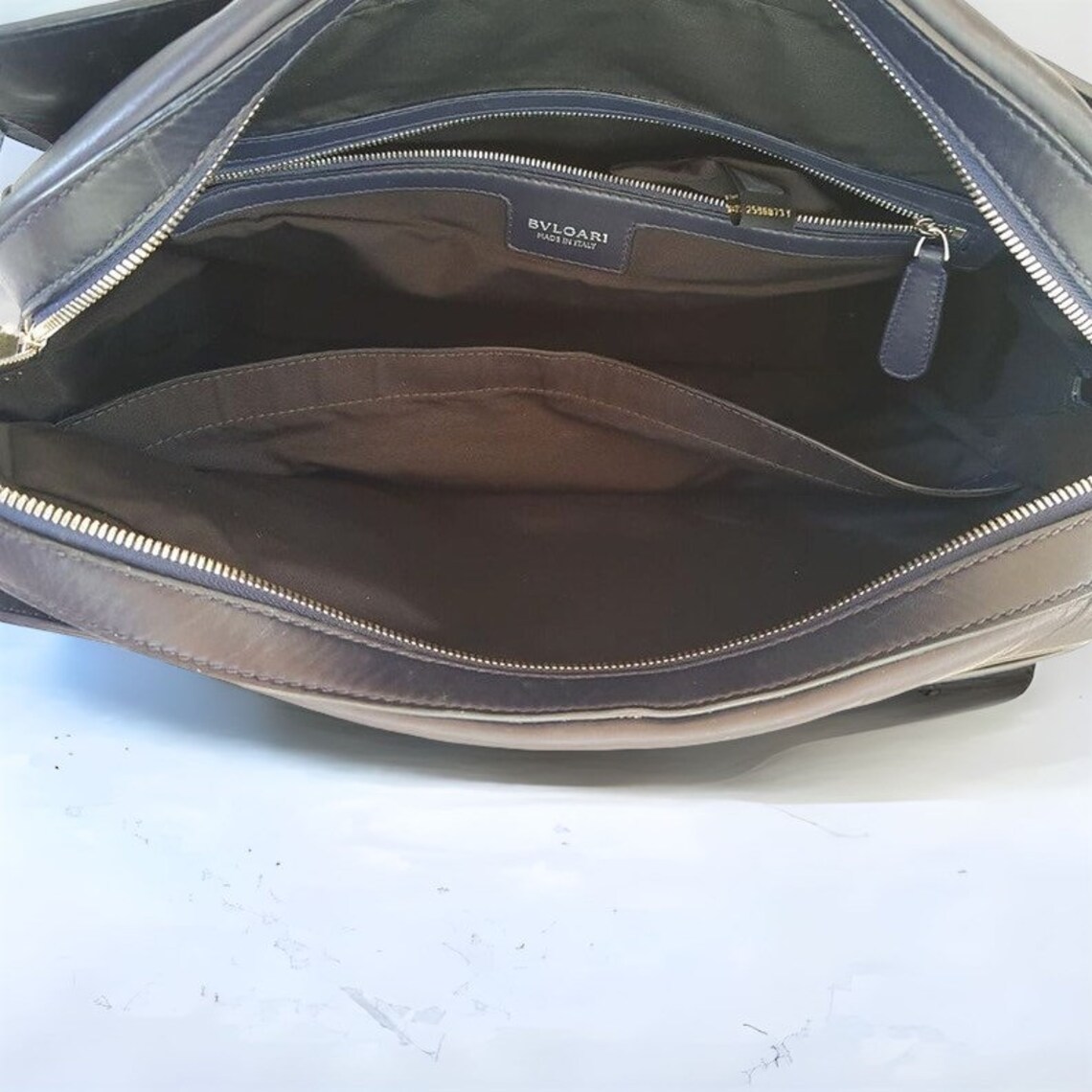BVLGARI unisex leather business office leather two way shoulder bag, designer work bag, shoulder bag, foto 4 di 5