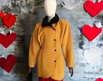 EMANUEL UNGARO  vintage 80's woman soft wool and velvet collar shoulder pads mustard coat. Us 6, uk 10, eu 38.