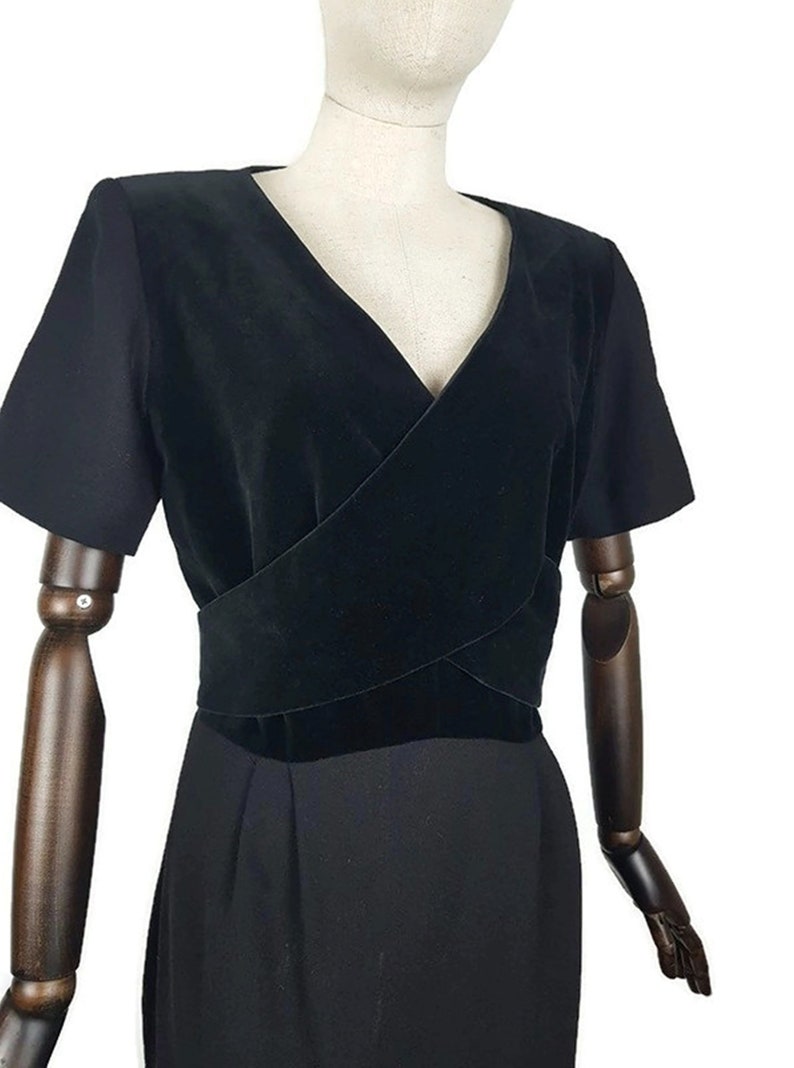 Vintage 70's Italian designer wool and velvet dress Uno and Una classy black dress. M. Italian Couture coctail dress. image 2