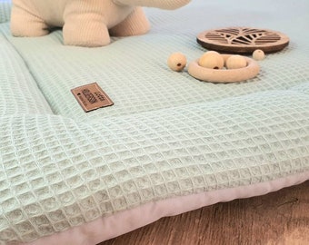 Waffelpique Krabbeldecke Laufstalleinlage Babydecke Spieldecke personalisierbar mit Namen DUSTY MINT