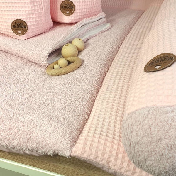 SET DE MATELAS A LANGER avec rouleau de table à langer, matelas à langer imperméable, set de 2 ustensiles - tissu éponge gaufré POWDER PINK