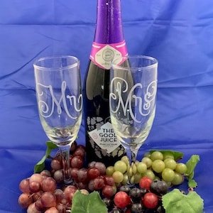 Toasting Flutes Wedding- Mr & Mrs Champagne Flutes- Wedding Glasses- Personalized Champagne Glasses- Personalized Champagne Flutes
