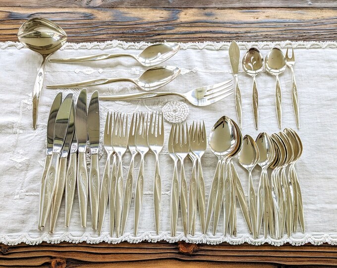 Vintage Oneida Community Flight Silverplate Flatware 44 Piece Set