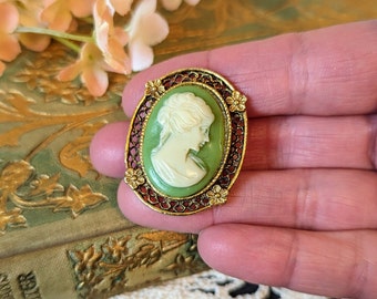 Cameo Brooch Small Vintage Cameo Pin Victorian Style Jewelry Mothers Day Gift Vintage Gift for Women in Gift Box Victorian Lady Cameo Brooch