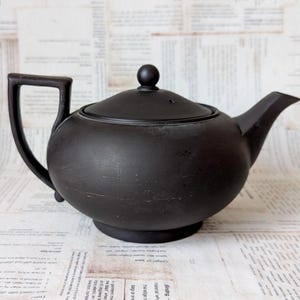 Antique Wedgwood Black Basalt Teapot Made in England, Antique Collectible Rustic & Primitive, Heavy Black Tea Kettle, Antique Display