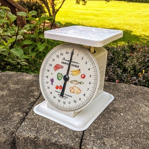 Vintage 25 lb Kitchen Scale White Antique Utility Scale Farmhouse Display Country Kitchen Old Metal Scale American Family Scale Working