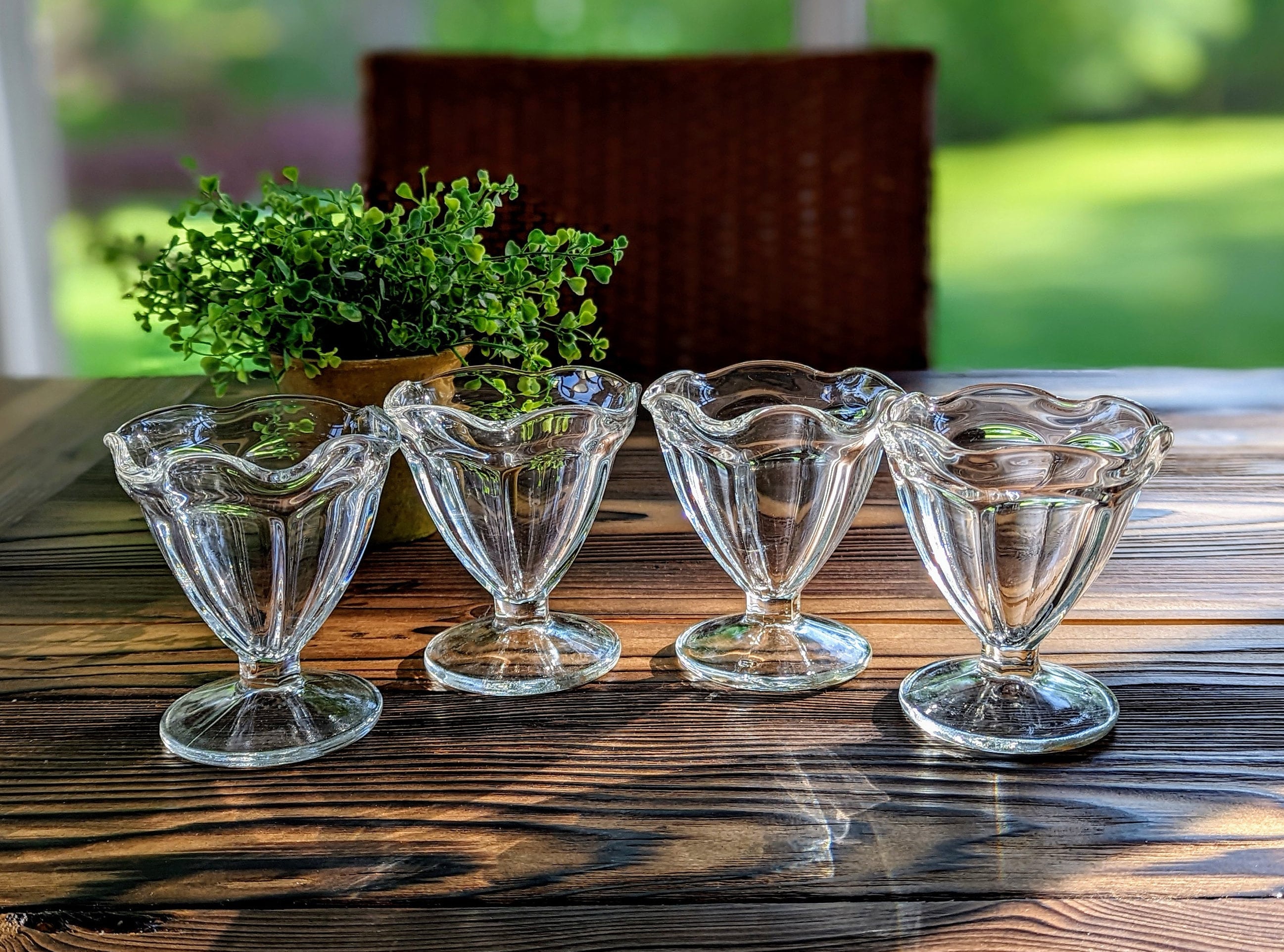 Vintage Colorful Frosted Glass Dessert Bowls, Bright Colored  Vintage Glass Ice Cream Sundae Dishes display picture 1