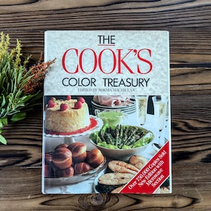 Vintage Hard Cover Cookbook The Cooks Color Treasury, Comfort Food Recipes, Old Cookbooks, Culinary Gift, Cookbook Display, Microwave Book