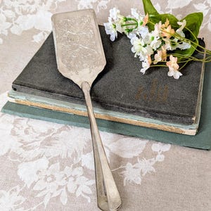 Vintage Silver Lasagna Server, Silverplate Spatula with Serrated Edges, Vintage Dessert Server, Ornate Cake Server, Old Silverplate Utensils