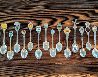 Vintage Lot of 40 Collectible Spoons Circa 60s-80s Large Instant Collection Travel /& More Unique Souvenir Gifts Worldwide Cities Countries