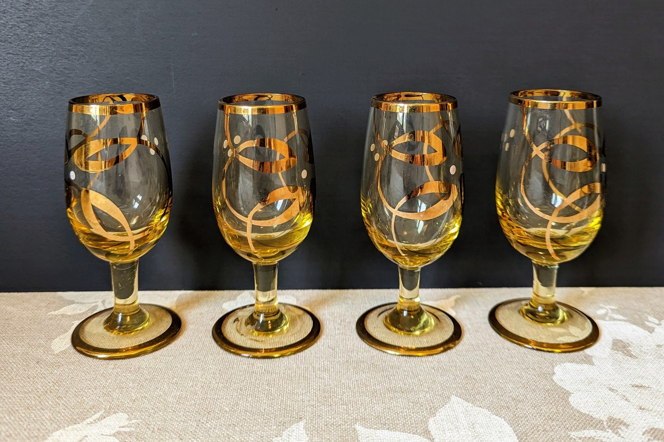 Ribbed Optic Martini Glasses set of 4– HOMEW INC