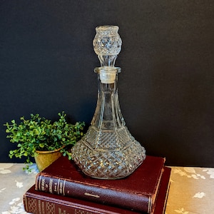 Vintage Pressed Glass Decanter with Stopper Wine Decanter Vintage Bar Cart Accessory Vintage Decanter for Alcohol Vintage Bar Decor Decanter