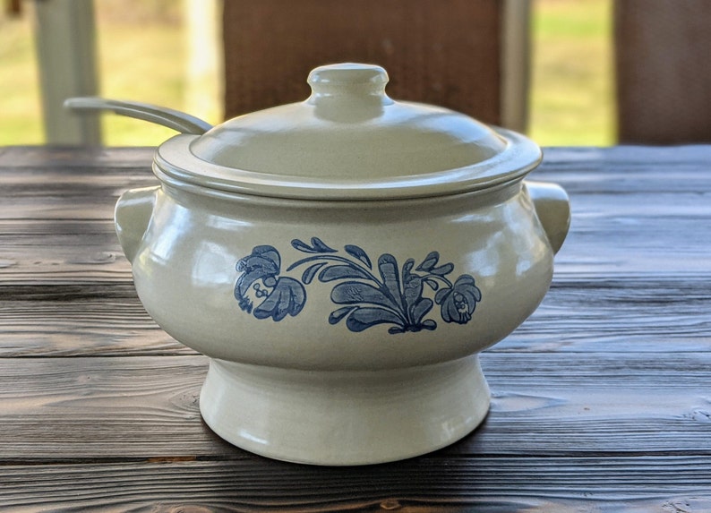 Vintage Pfaltzgraff Yorktowne Covered Soup Tureen with Ladle image 0