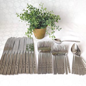 Vintage Oneida Capistrano 43 Piece Flatware Set – Stainless Steel Rose Pattern Silverware – Mid Century Modern Tableware