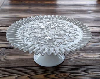 Milk Glass Spanish Lace Cake Stand Pedestal Cupcake Plate Ruffled Edge Wedding Cake Stand Dessert Table Dish Bakery Shop Cake Stand Dessert