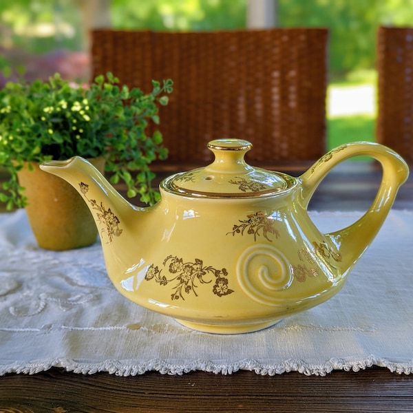 Vintage Ceramic Teapot Yellow with 22K Gold Antique Teapot 1950s Genie Teapot Mid Century Kitchen Yellow Kitchen Decor MCM Tea Kettle