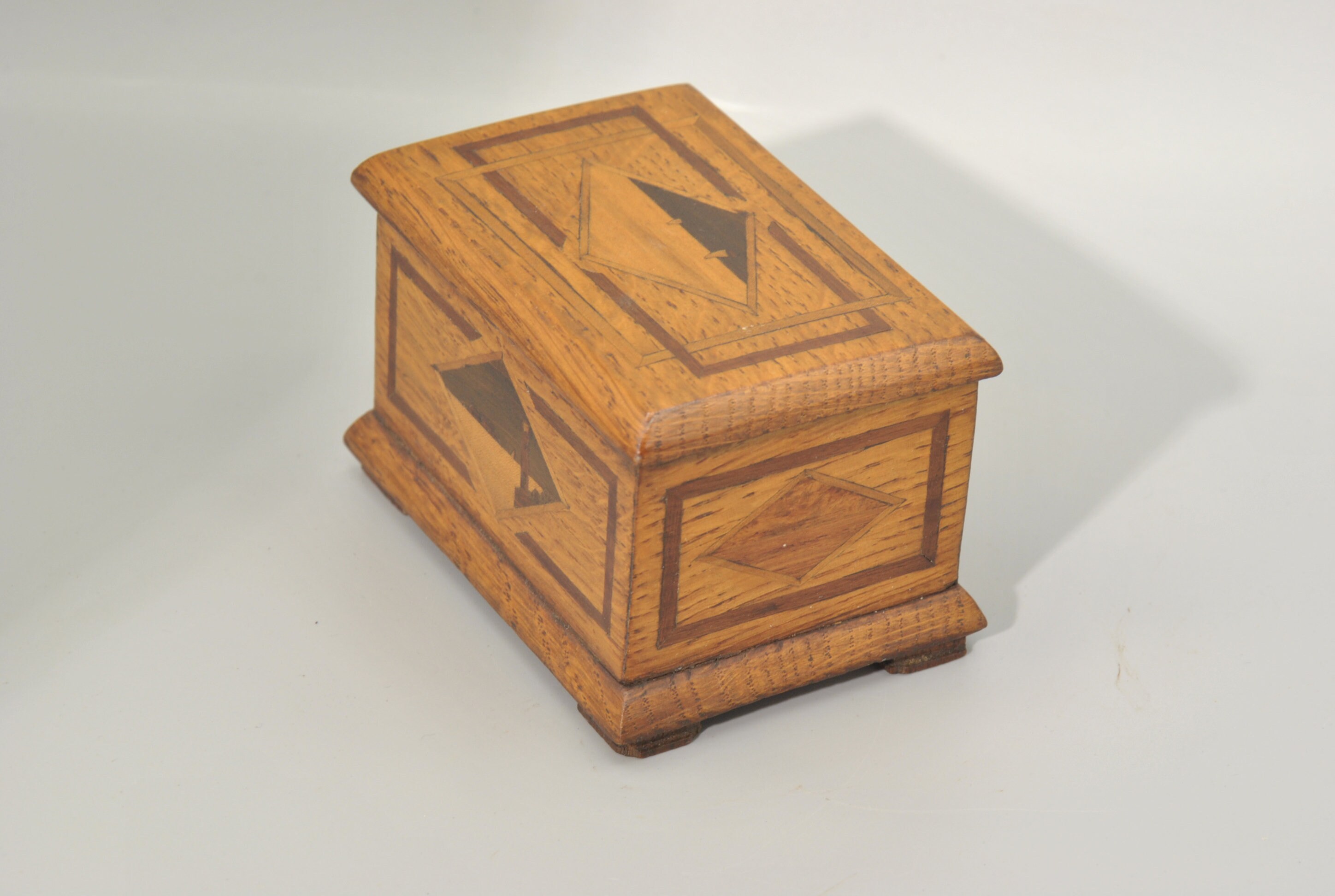 Superbe Petite Boite A Bijoux Chêne Artisanale et Marquetée Décor de Marine