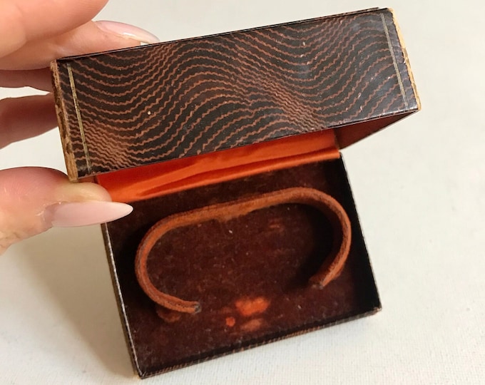 Antique jewelery box / vintage box / bangle watch box / jewelery case / pocket watch case / ring box "Happiness to the newlyweds"