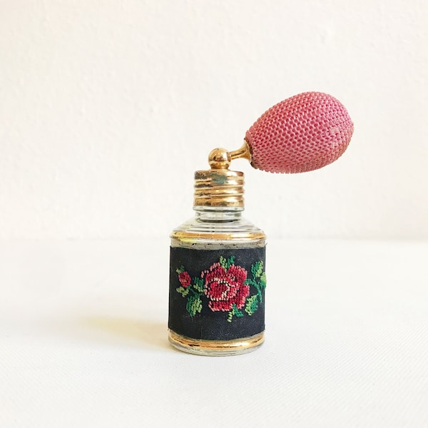 Vintage Petit Point perfume bottle with bellows / pink / Vienna / 50s perfume atomizer bottle