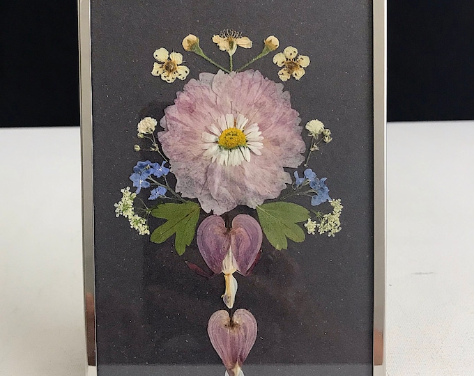 Floral Art / Pressed flowers, framed / Picture frame with pressed flowers / bleeding hearts / daisies